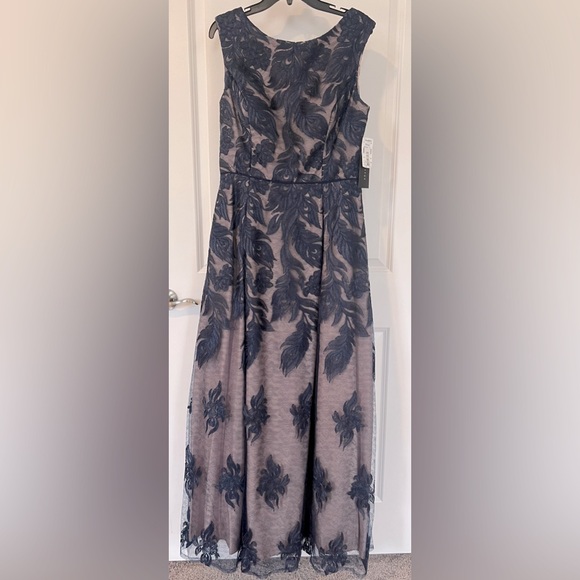 NWT Aiden Mattox STUNNING navy gown. - Picture 1 of 6